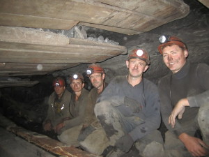 бригада Петра Гав¦лея (другий справа) з шахти Червоноградська